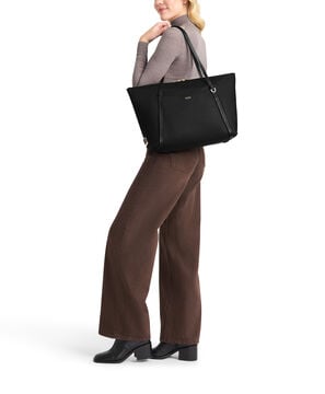 VOYAGEUR Q Tote