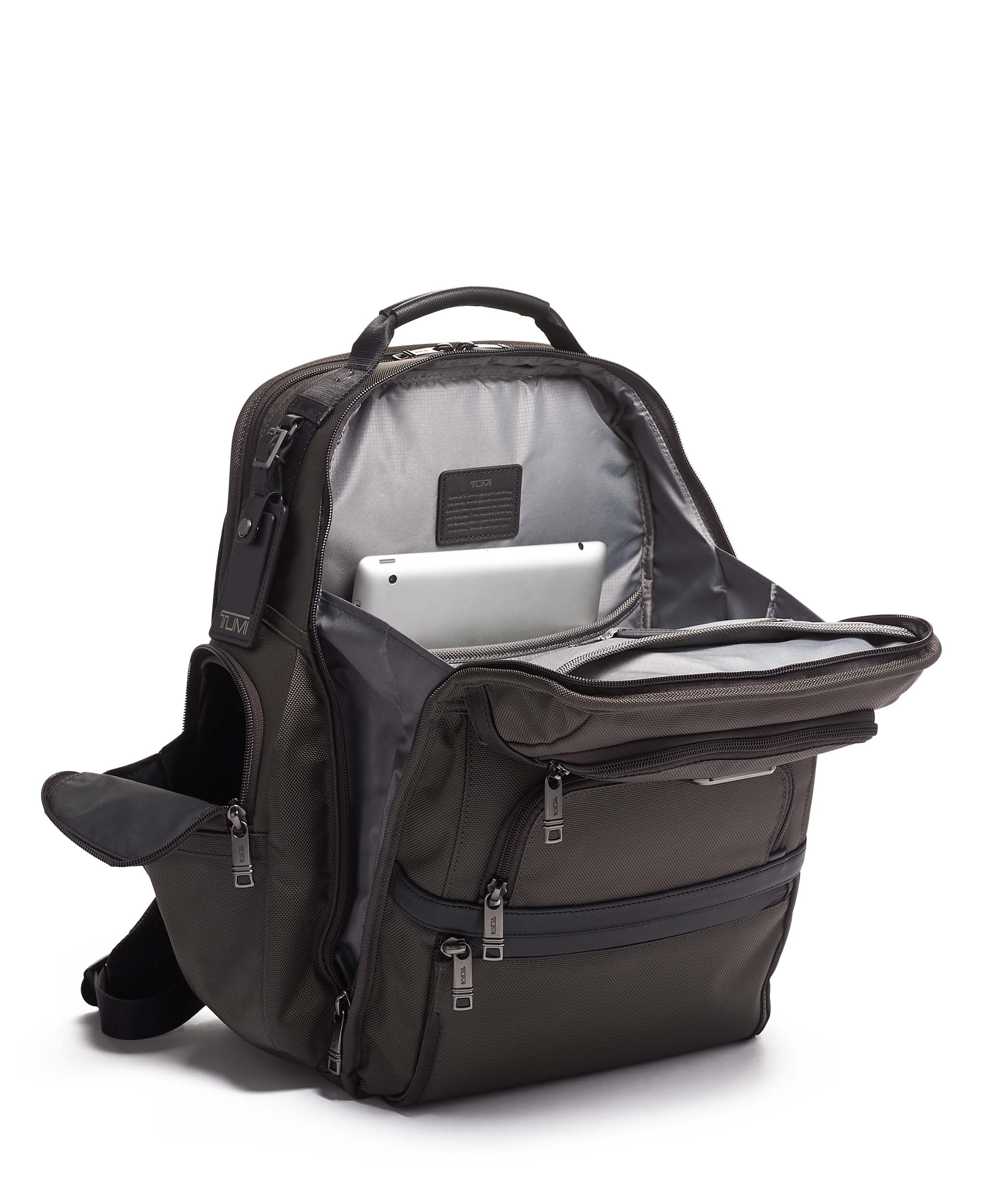 tumi business class brief pack