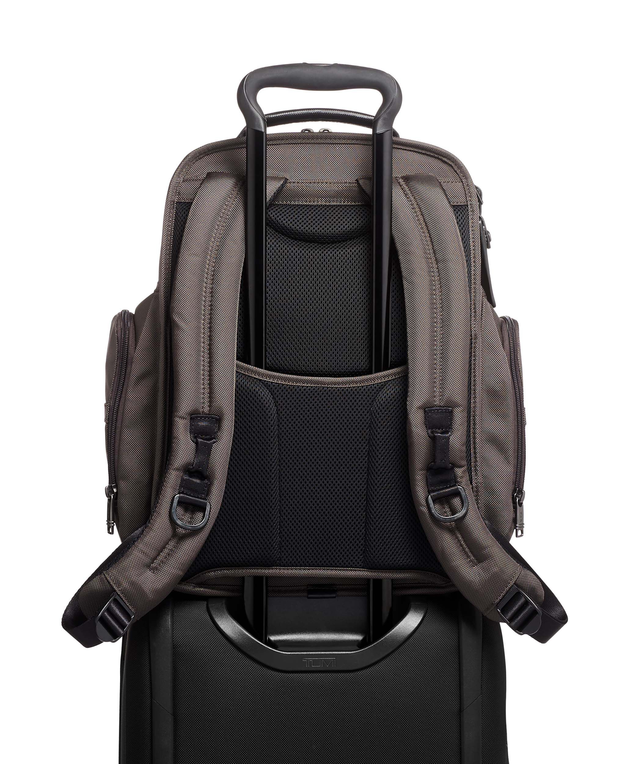 tumi business class brief pack